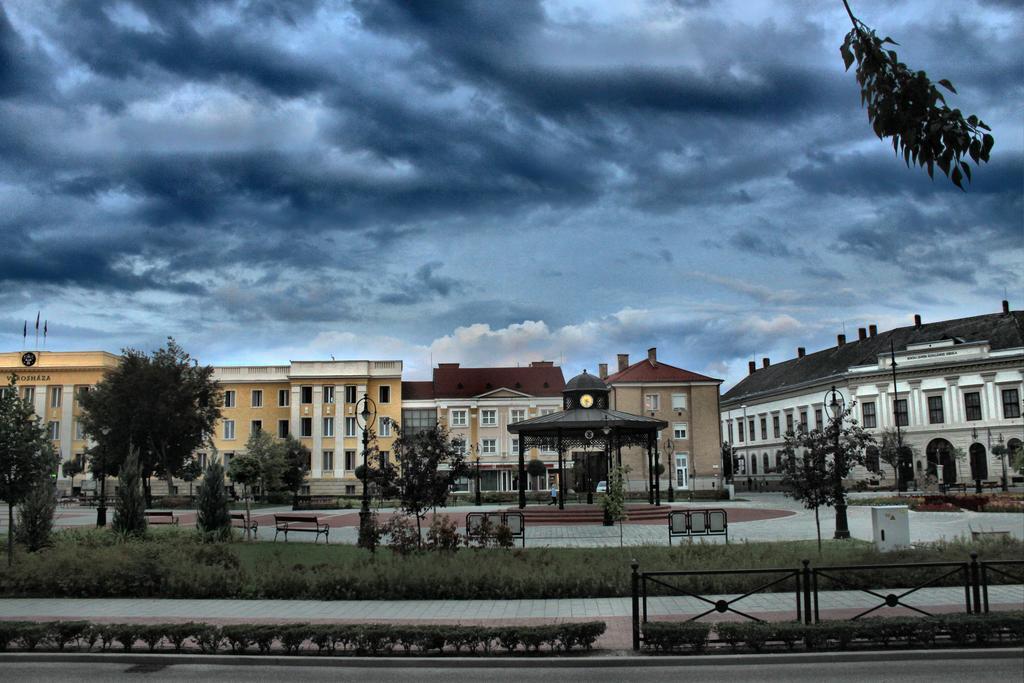 Hotel Central Nagykanizsa Εξωτερικό φωτογραφία